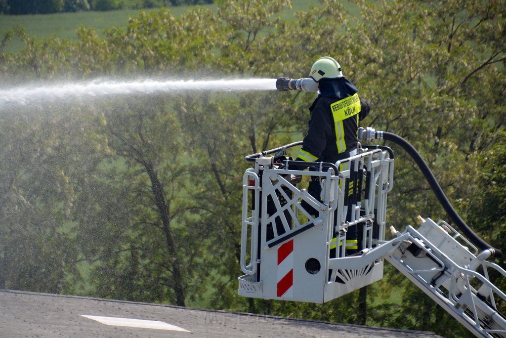 Grossfeuer Poco Lager Koeln Porz Gremberghoven Hansestr P908.jpg